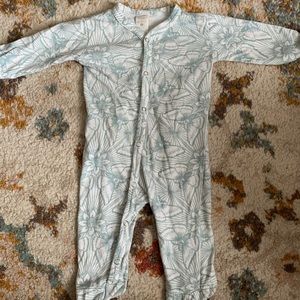🦋Kate Quinn organic cotton butterfly footie 0/3